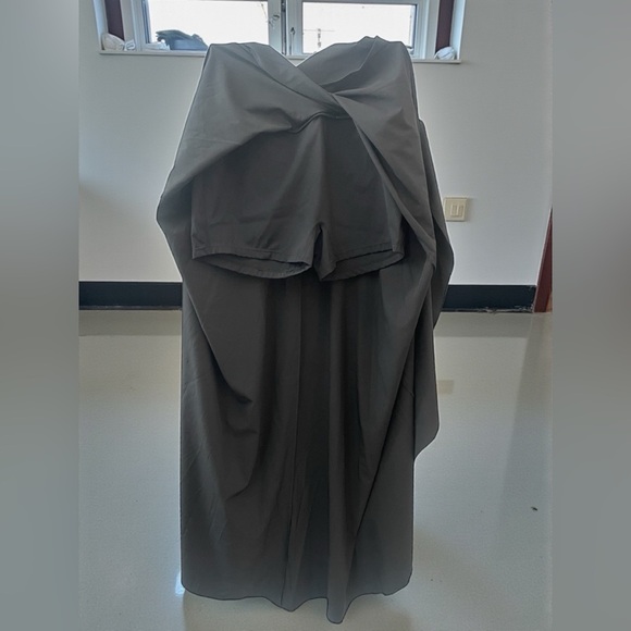 HALARA Breezeful High Waisted Ruffle 2-in-1 Maxi Skirt Black – Built-In Shorts - Picture 4 of 7